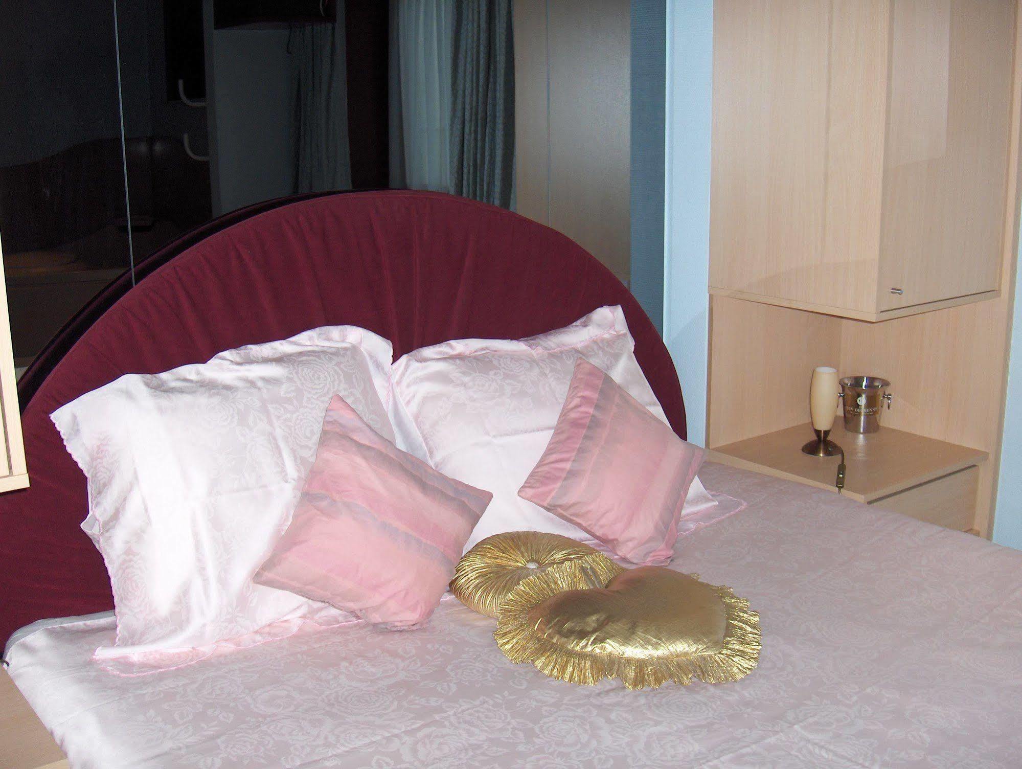 Hotel Duivels Paterke Harelbeeksestraat 29, 8500 Кортрейк Экстерьер фото