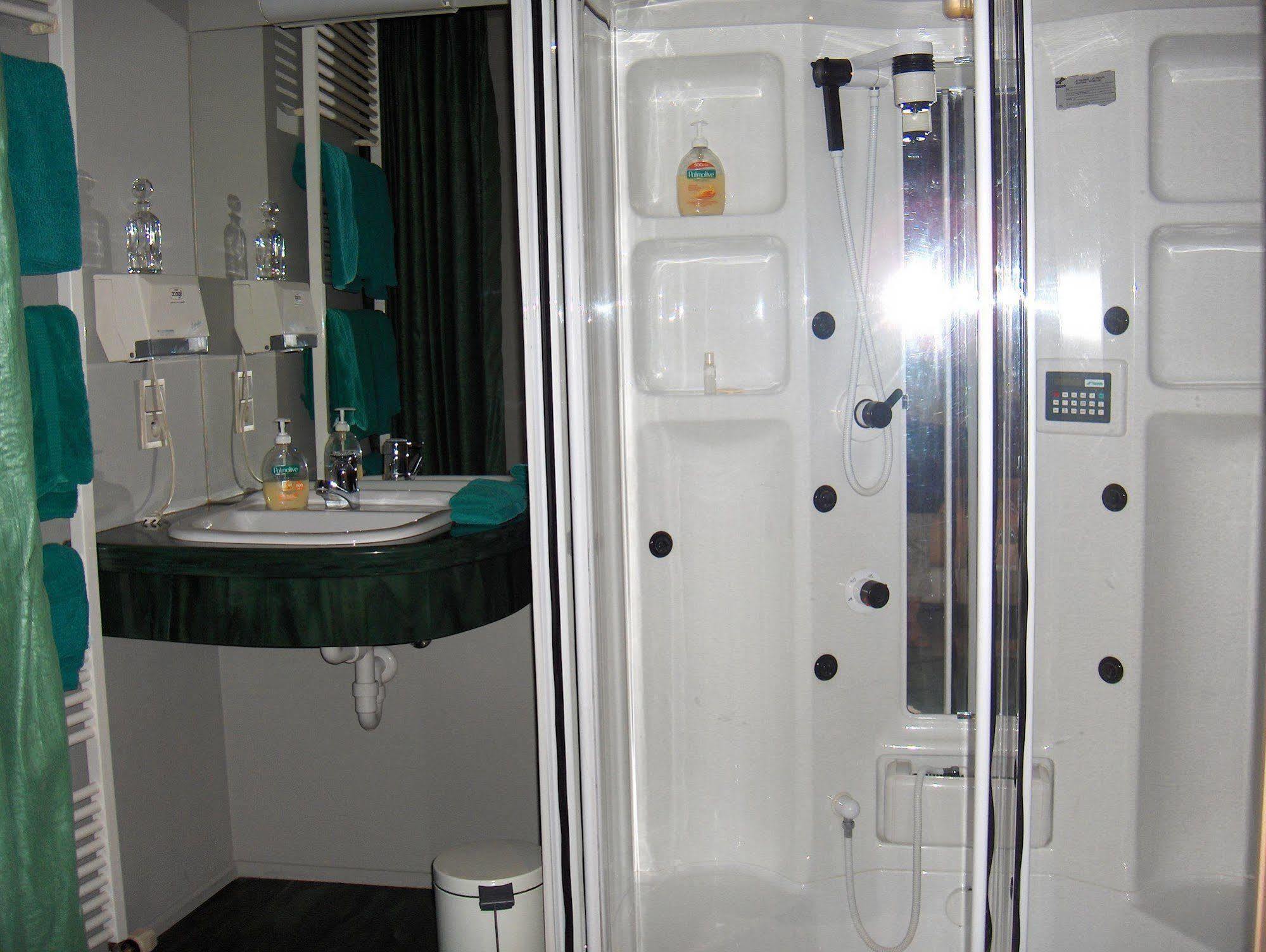 Hotel Duivels Paterke Harelbeeksestraat 29, 8500 Кортрейк Экстерьер фото